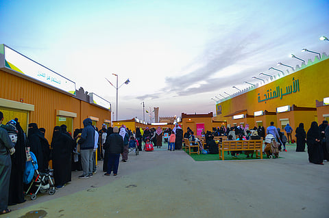 شاهد.. هكذا يكون الاستثمار من المنزل بـ"الجنادرية".. "اقلطوا يا مال الكوكيز"