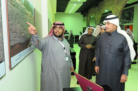 الجاسر تفقَّد مقر "السعودية" في الجنادرية واطمأن على توفر الخدمات لزوَّار المهرجان