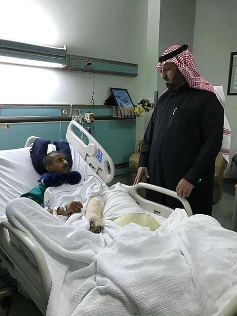 وكيل إمارة الرياض يزور "القرني" أحد أبطال الحد الجنوبي