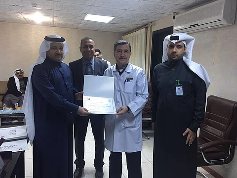 بعد شكرها ذوي المتبرع.. "زراعة أعضاء تبوك" يكرّم الفريق الطبي
