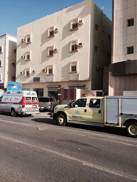 وفاة مقيم احتجز داخل بئر مصعد بعمارة سكنية بينبع