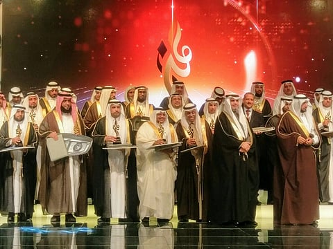 وزير التعليم يسلّم إدارة بيشة 4 سيارات BMW و340 ألف ريال