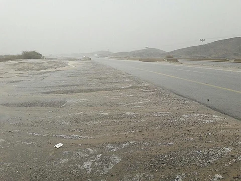 بالفيديو.. لحظة هطول أمطار غزيرة مصحوبة بالبَرَد قرب تثليث
