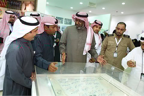 بالصور.. "ماجد عبدالله" يزور جناح "هيئة الرياضة" في "الجنادرية 31"