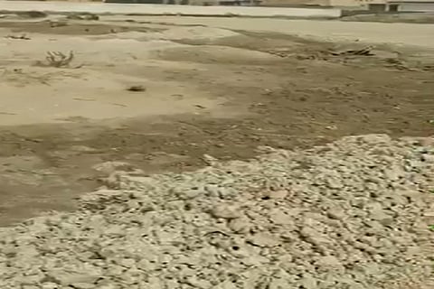 فيديو: المياه تدهم مقبرة "حصيمة الأحساء".. وأمين المحافظة: ليس لدينا حل