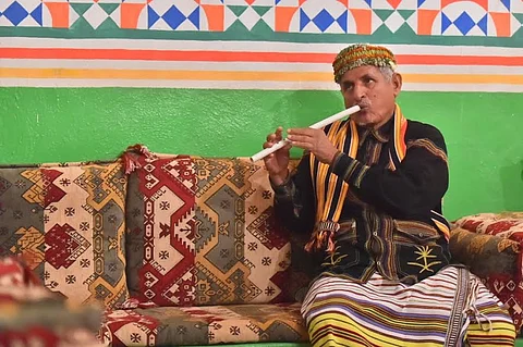 حديش الألمعي .. 60 عاماً مع غصن الطرب ومعزوفات سميرة توفيق تلازمه