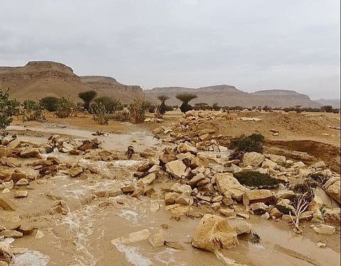 أمطار غزيرة بالخرج تتسبب في إغلاق الميادين والطرقات