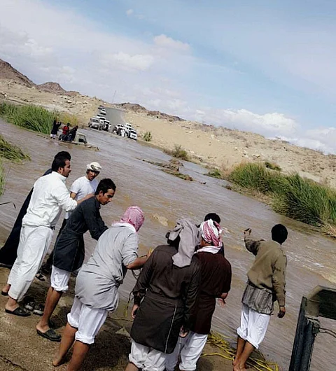 خيبر الجنوب.. سكان البطنة والمعملة عزلتهم سيول وادي بيشة المنقولة