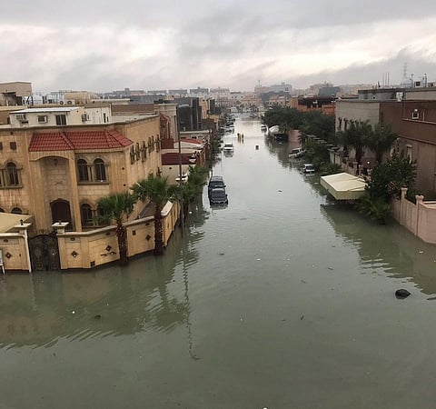 مفارقة تكشفها "سبق" بالصور.. لماذا غرقت "الشرقية" ونجَت الجبيل الصناعية؟