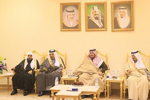 الأمير تركي بن طلال يزور محافظة تنومة.. ويستمع للحضور