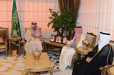 أمير عسير ووزير النقل يناقشان إنجاز العقبة الرابطة بجازان