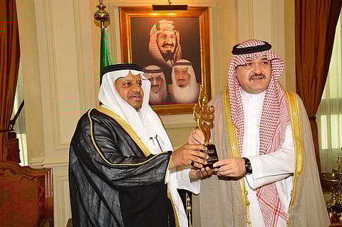 محافظ جدة يلتقي الفائزين بالمركز الأول في جائزة التميز الإداري