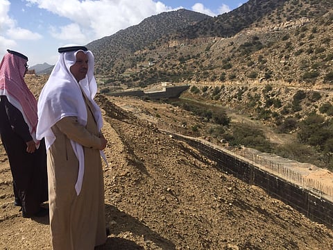 شاهد.. الفيفي يتفقد مشروعات وحدائق ومنتزهات محافظة ميسان