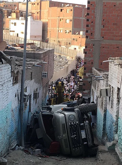 مكة.. انقلاب صهريج يصيب طفلاً بإصابات بليغة بحي الرصيفة