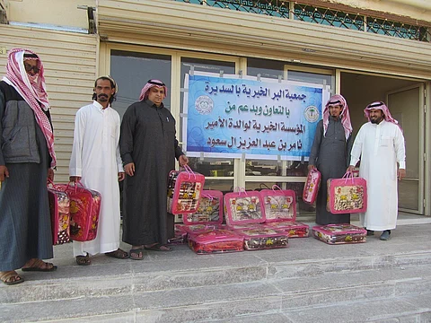 "خيرية والدة الأمير ثامر" تدعم "بِر السديرة" بـ 450 بطانية