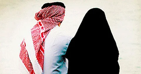 "الحماة".. "قنبلة موقوتة" بين الزوجين واقتحام لأسرار البيوت أم مستشار أسري يقدم النصائح ويحل المشاكل