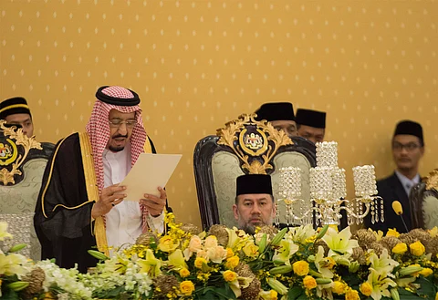 خادم الحرمين الشريفين: المملكة تقف بكل إمكاناتها وراء القضايا الإسلامية