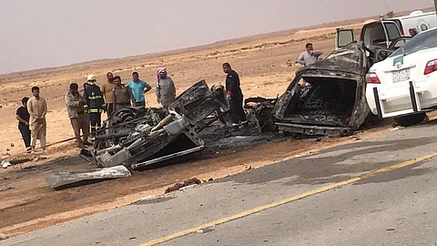 بالفيديو .. تفحم 12 بينهم عائلة كاملة في حادث مروع على طريق الرين