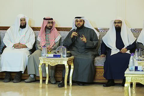 شاهد.. "البراك" يروي قصته مع أمير الكويت والتحرير: صلى خلفي وعمري 13 عاماً