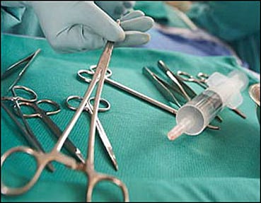 مأساة طفل .. قطع عضوه الذكري أثناء ختان خاطئ بمستشفى خاص بـ"أبو عريش"