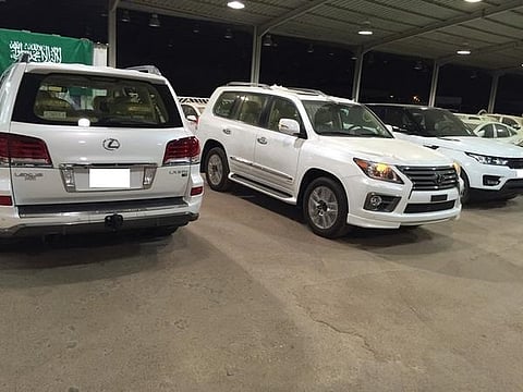 القبض على لصوص معارض السيارات بالرياض .. حيلتهم "مفاتيح"