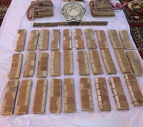 الدرب.. دوريات المجاهدين تحبط تهريب 3400 طلقة سلاح رشاش