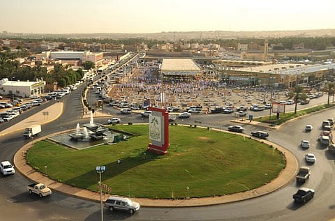 مغادرة معلمة مستشفى عنيزة إثر حادث طريق "الأحمدية- دهيما"