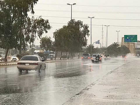 أمطار متوسطة على عرعر وضواحيها.. و"المدني" يحذّر