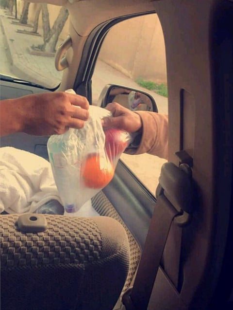 فتيات مؤسسة الرعاية بالرياض يوزعن ٢٠٠ سلة غذائية على المحتاجين