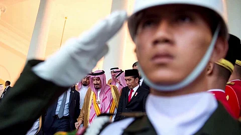 "أهلاً وسهلاً ملك سلمان".. شيلة إندونيسية ترحيبًا بـ"ضيف شرق آسيا الكبير"