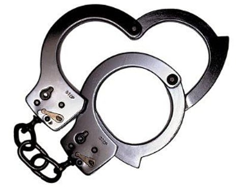 قوة أمن المهمات بعسير تطيح بـ 3 إثيوبيين في وكر لترويج المخدرات