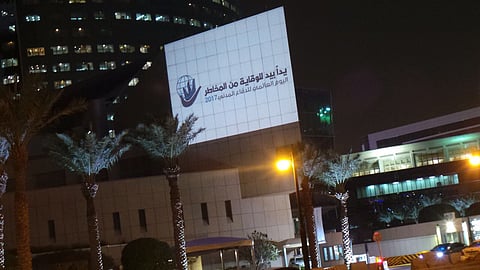 شاهد.. "أبراج الرياض" تتفاعل مع اليوم العالمي للدفاع المدني