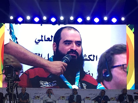 قائد كشفي من ذوي الاحتياجات يلهب أكف الحاضرين بمؤتمر "الكشفية" بالتصفيق