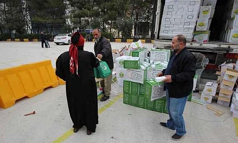 الحملة السعودية توزع التمور على اللاجئين السوريين