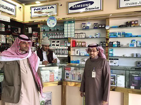 "عمل الشمالية" بعد زيارات مفاجئة لمحال الجوالات بطريف: لا مخالفات