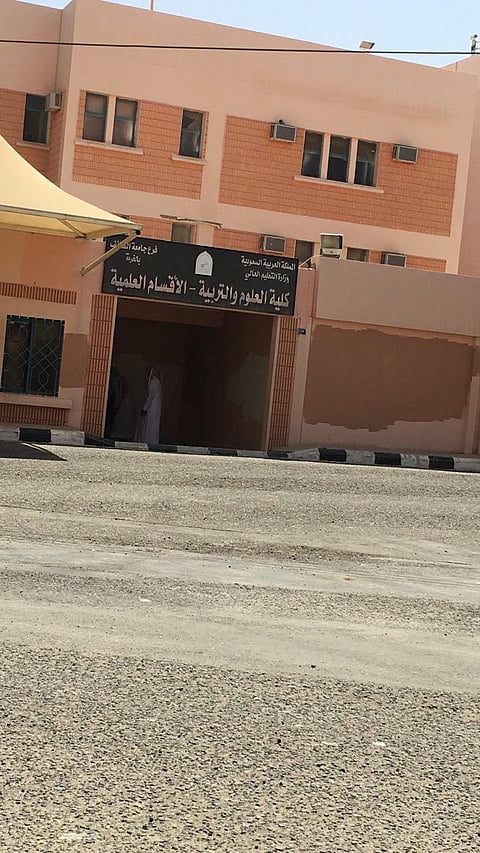 الطائف.. غموض مركبة مظللة ينتهي بضبط معاكس أرعب جامعيات برشاش