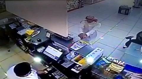 دوريات أمن الرياض تضبط جانيًا نفَّذ 18 جريمة سطو مسلح خلال أسبوع