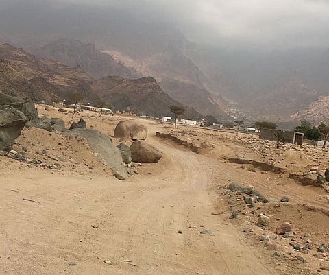 سكان "الظلل" بينبع: ننتظر سفلتة طريق ترابي منذ 10 سنوات دون جدوى!