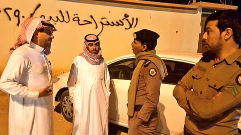 شاهد.. أعوام الشد والجذب تنتهي بحملة تُغلق الاستراحات المخالفة بـ"ربوة عرعر"