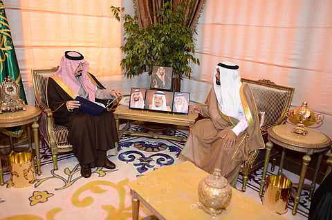 "أمير عسير" يتسلم تقرير الخطوط السعودية عن العام الماضي