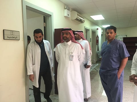 شاهد.. مدير صحة جازان يتفقد الخدمات المقدمة بمستشفيات الحد الجنوبي