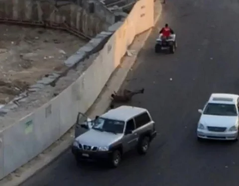 رجل المرور الناجي من محاولة الدهس يغادر مستشفى الملك فهد بجدة بعد تعرُّضه لكدمات
