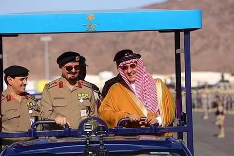 بالصور.. نائب الملك يستعرض القوات المشاركة في تمرين "وطن 87" ويشهد فرضيات هجوم ومداهمة