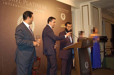 الفوزان: مغرضون.. وفوجئت عند استلامي الجائزة بوجود امرأة تُسلِّمها