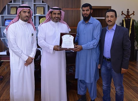 درع ومال وعمرة.. "مياه الشرقية" تكرّم سائق صهريج قام بعمل بطولي