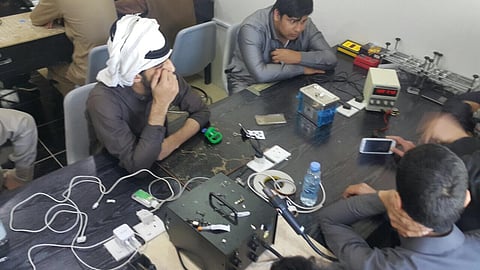 "أيتام عرعر" تدفع 20 يتيماً لدورة "صيانة الجوالات"