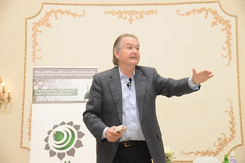الكاتب الأشهر في العالم يكشف عن استراتيجية لإنقاذ الحياة الزوجية من الانهيار