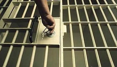 مكة .. خطأ دائرة قضائية قيدت حرية سجين 11 شهرًا