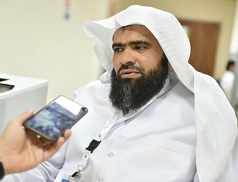 "إمام معرض الكتاب" يحكي مواقفه وما يطلبه الزوار.. صوت تخشع له الأفئدة