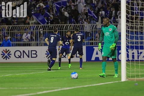 صدارة الهلال في قبضة الوحدة الإماراتي.. والفتح ينشد العودة عبر بوابة الجزيرة